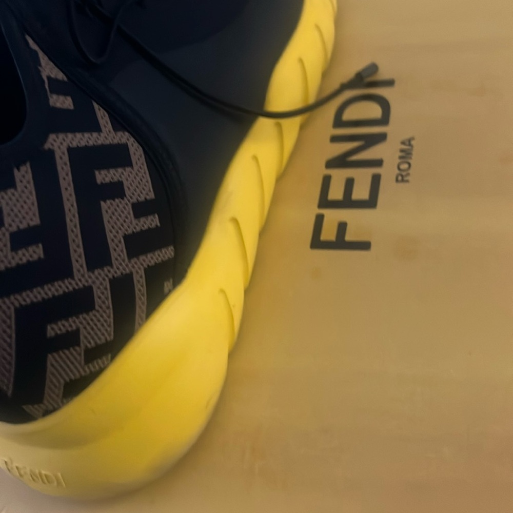 Brand new fendi sneakers and for low price
Fire 🔥 sale